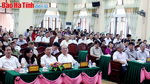 Contacta presidente del Parlamento con electores en provincia Ha Tinh